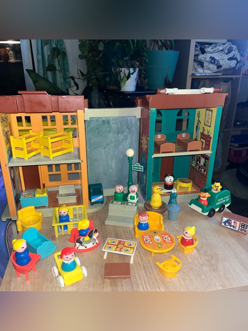 CRISP LITHOS Vintage 1974 Fisher Price Sesame Street 938 Building + Nursery Lot